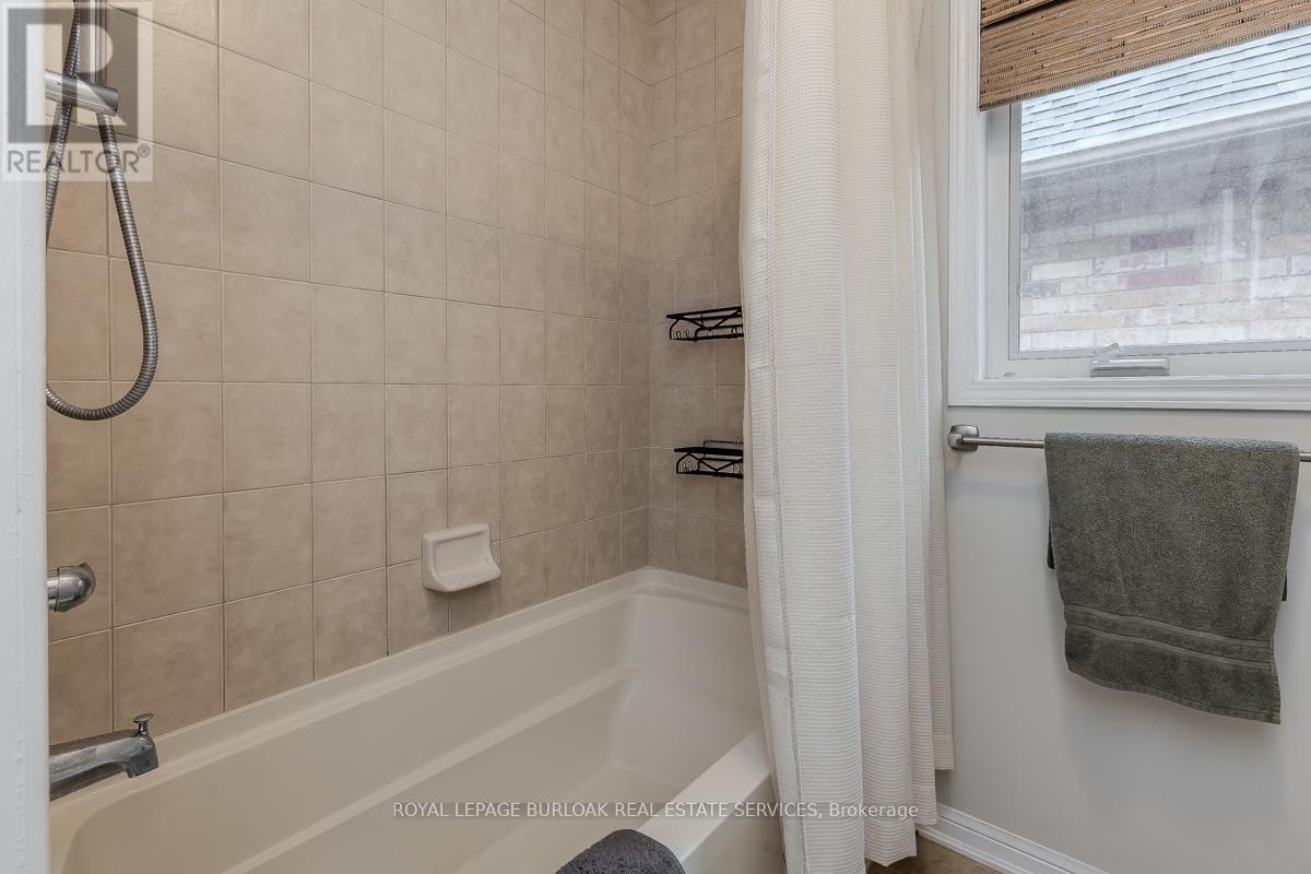 3252 Mccurdy Court, Burlington (Alton), Ontario  L7M 0C1 - Photo 36 - W12212942