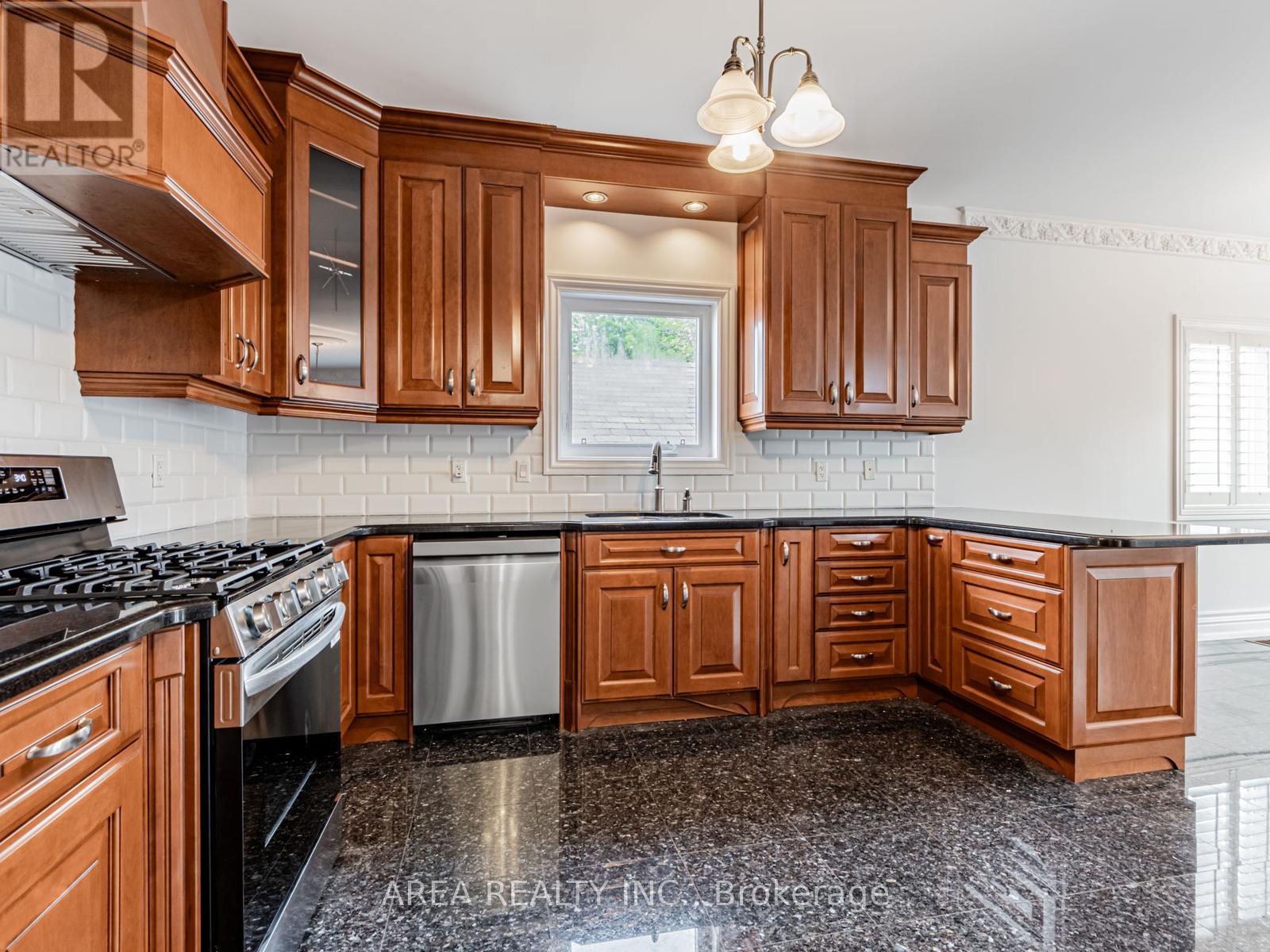 81 Anthony Road, Toronto (Downsview-Roding-Cfb), Ontario  M3K 1B5 - Photo 11 - W12212960