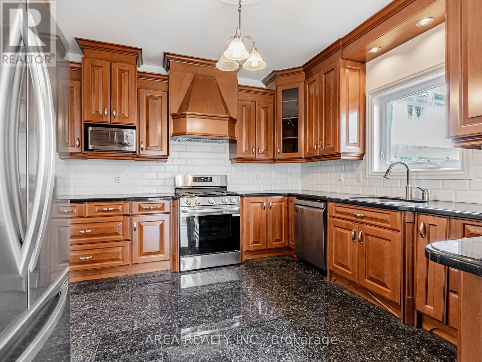 81 Anthony Road, Toronto (Downsview-Roding-Cfb), Ontario  M3K 1B5 - Photo 12 - W12212960