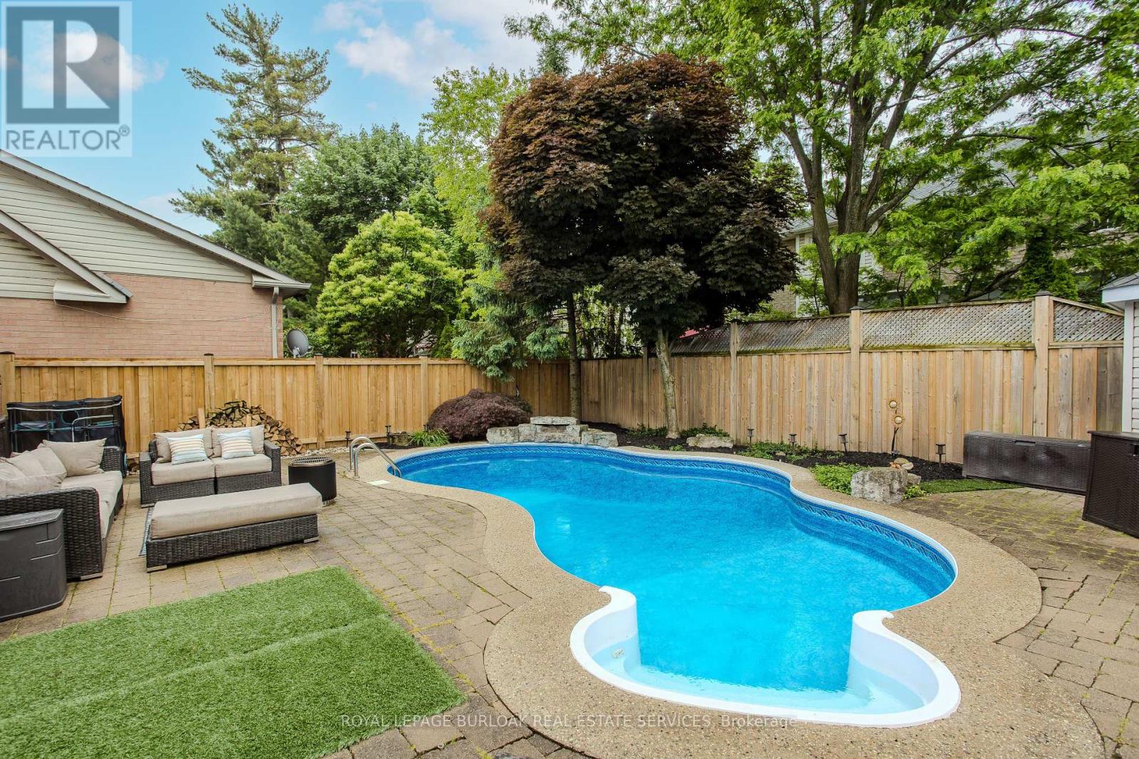 2116 Woodsmere Court, Burlington (Orchard), Ontario  L7L 6J5 - Photo 10 - W12212964