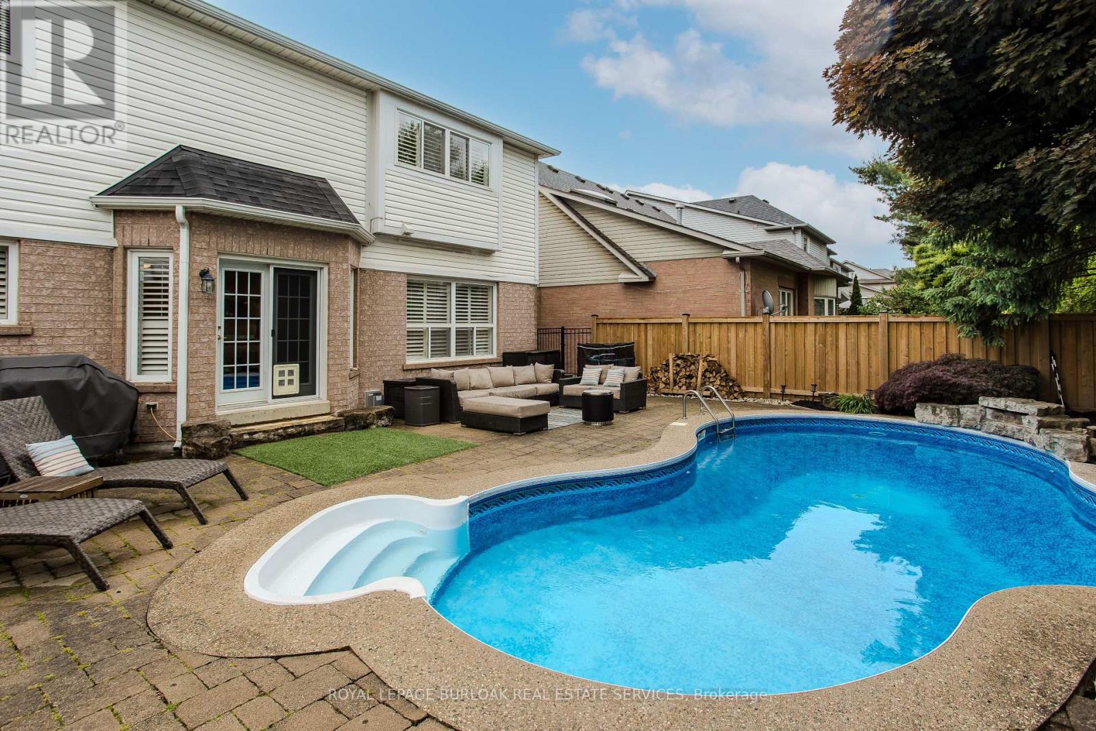 2116 Woodsmere Court, Burlington (Orchard), Ontario  L7L 6J5 - Photo 11 - W12212964