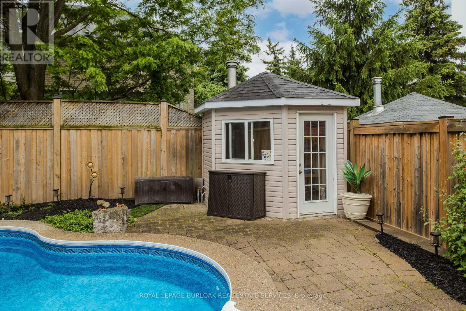 2116 Woodsmere Court, Burlington (Orchard), Ontario  L7L 6J5 - Photo 13 - W12212964