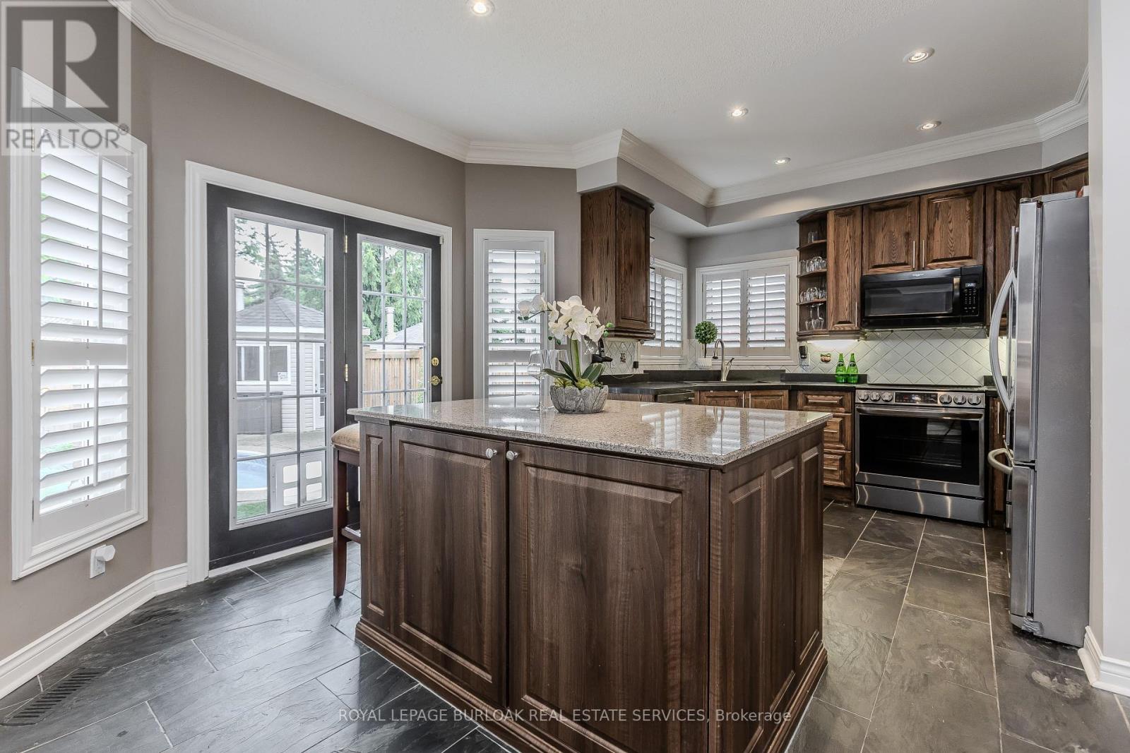2116 Woodsmere Court, Burlington (Orchard), Ontario  L7L 6J5 - Photo 21 - W12212964