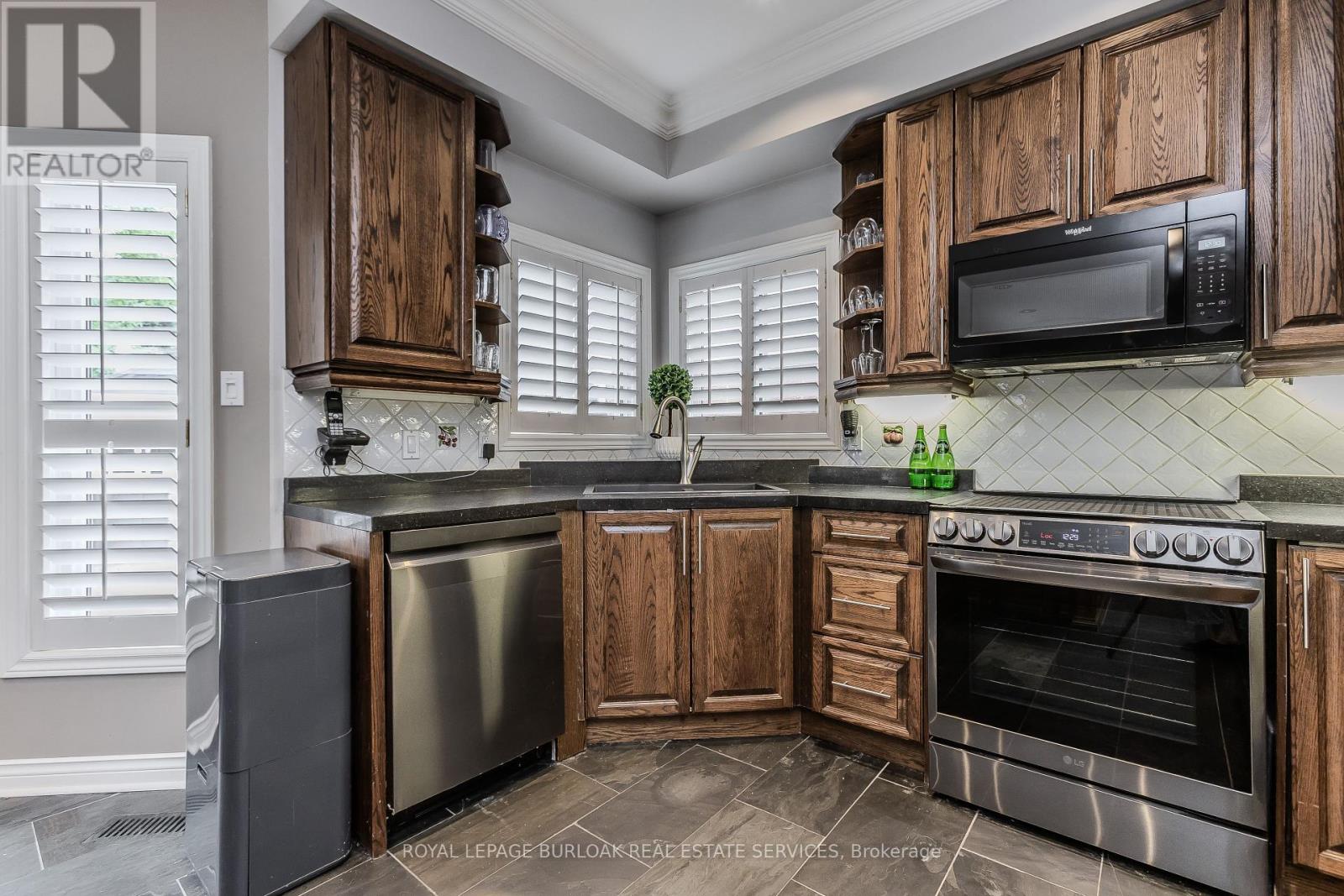 2116 Woodsmere Court, Burlington (Orchard), Ontario  L7L 6J5 - Photo 22 - W12212964