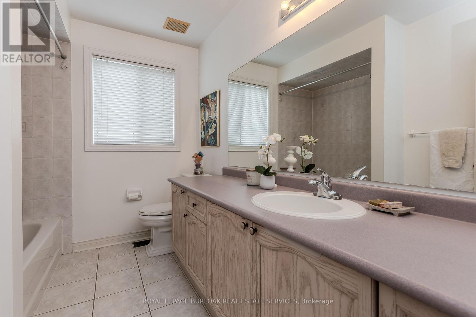 2116 Woodsmere Court, Burlington (Orchard), Ontario  L7L 6J5 - Photo 36 - W12212964