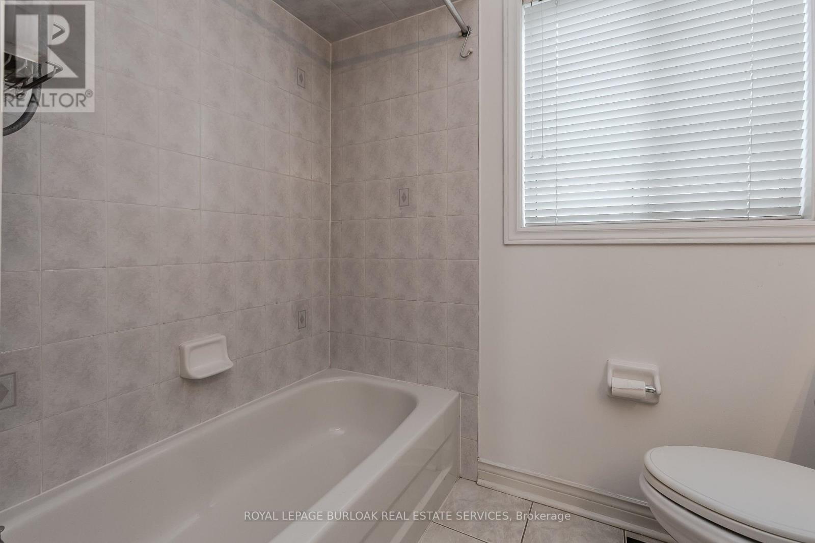 2116 Woodsmere Court, Burlington (Orchard), Ontario  L7L 6J5 - Photo 37 - W12212964