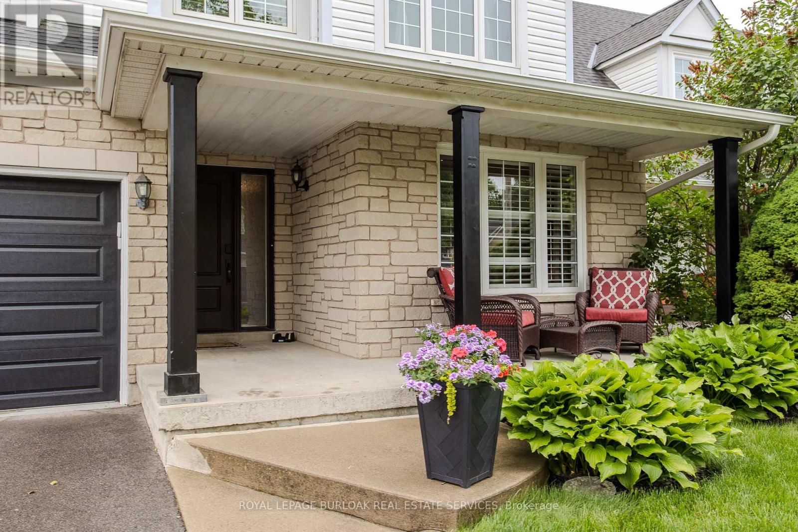 2116 Woodsmere Court, Burlington (Orchard), Ontario  L7L 6J5 - Photo 5 - W12212964