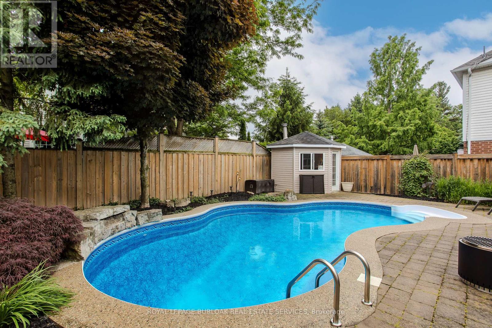 2116 Woodsmere Court, Burlington (Orchard), Ontario  L7L 6J5 - Photo 9 - W12212964