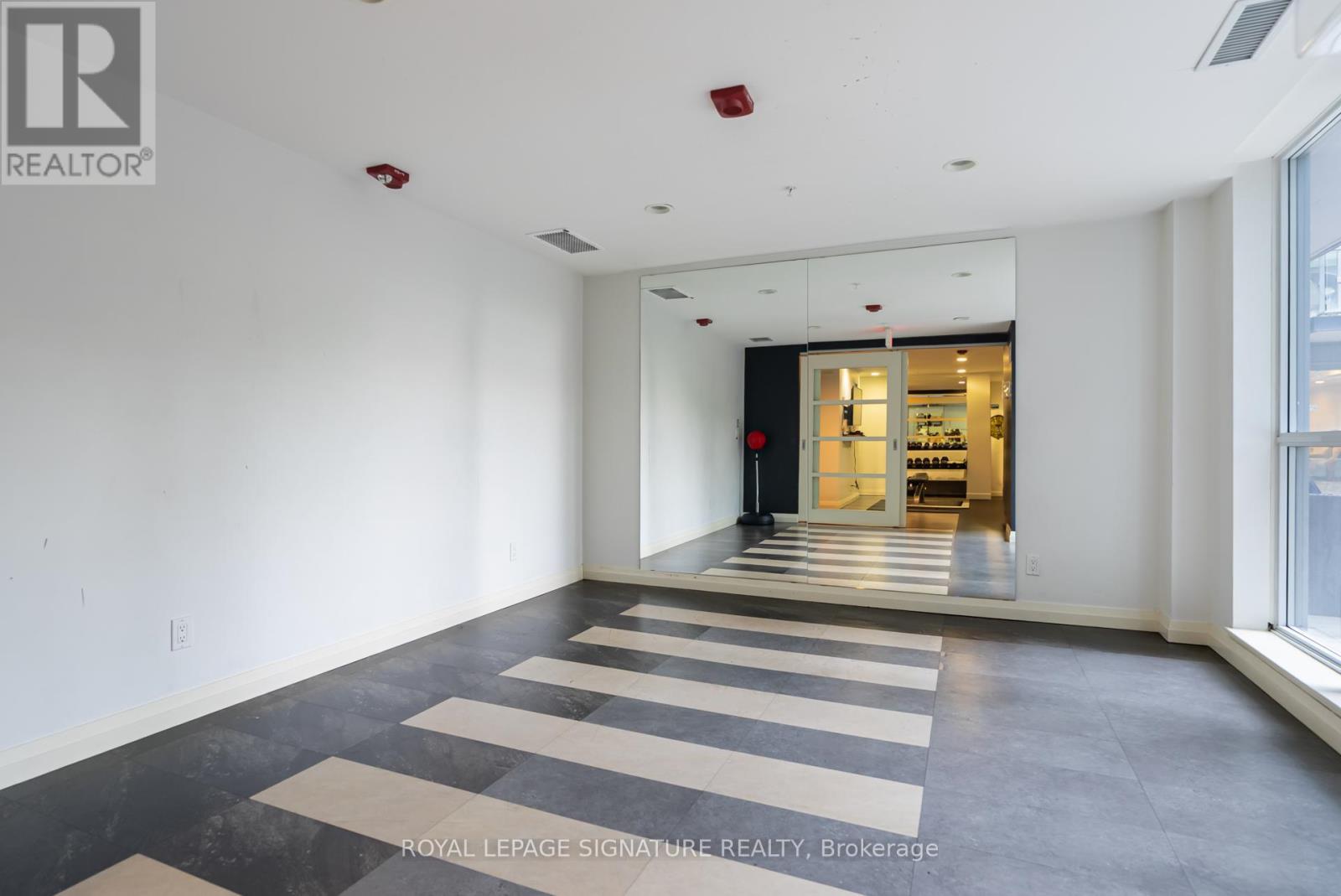 701 - 15 James Finlay Way, Toronto (Downsview-Roding-Cfb), Ontario  M3M 0B3 - Photo 33 - W12212978