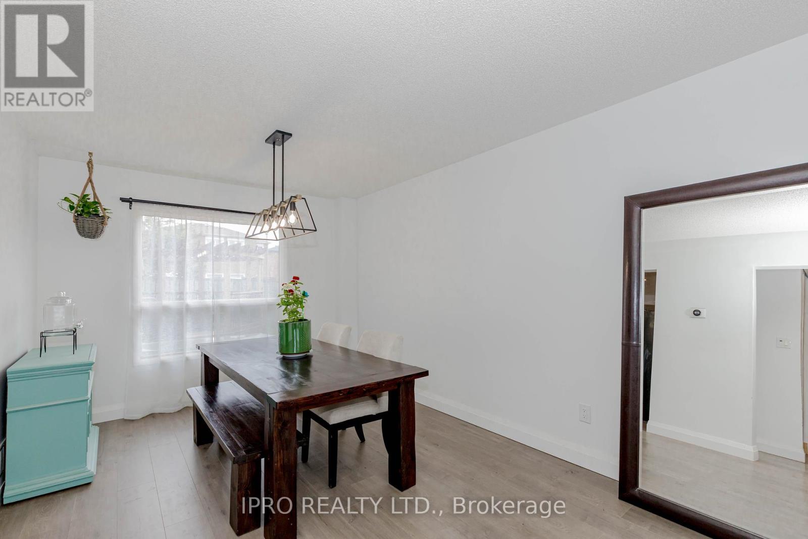 952 Ceremonial Drive, Mississauga, Ontario  L5R 3A7 - Photo 10 - W12212979