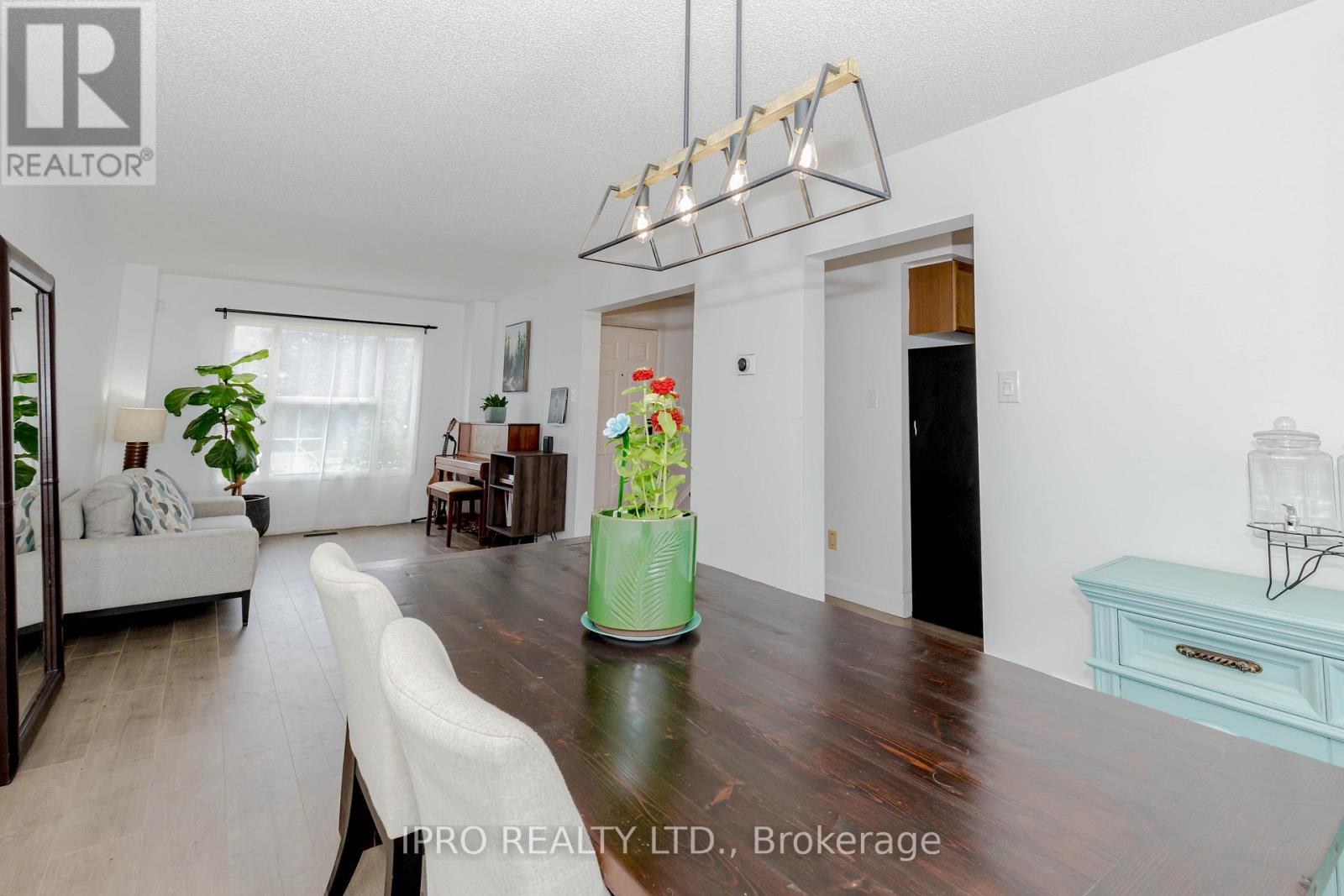 952 Ceremonial Drive, Mississauga, Ontario  L5R 3A7 - Photo 11 - W12212979