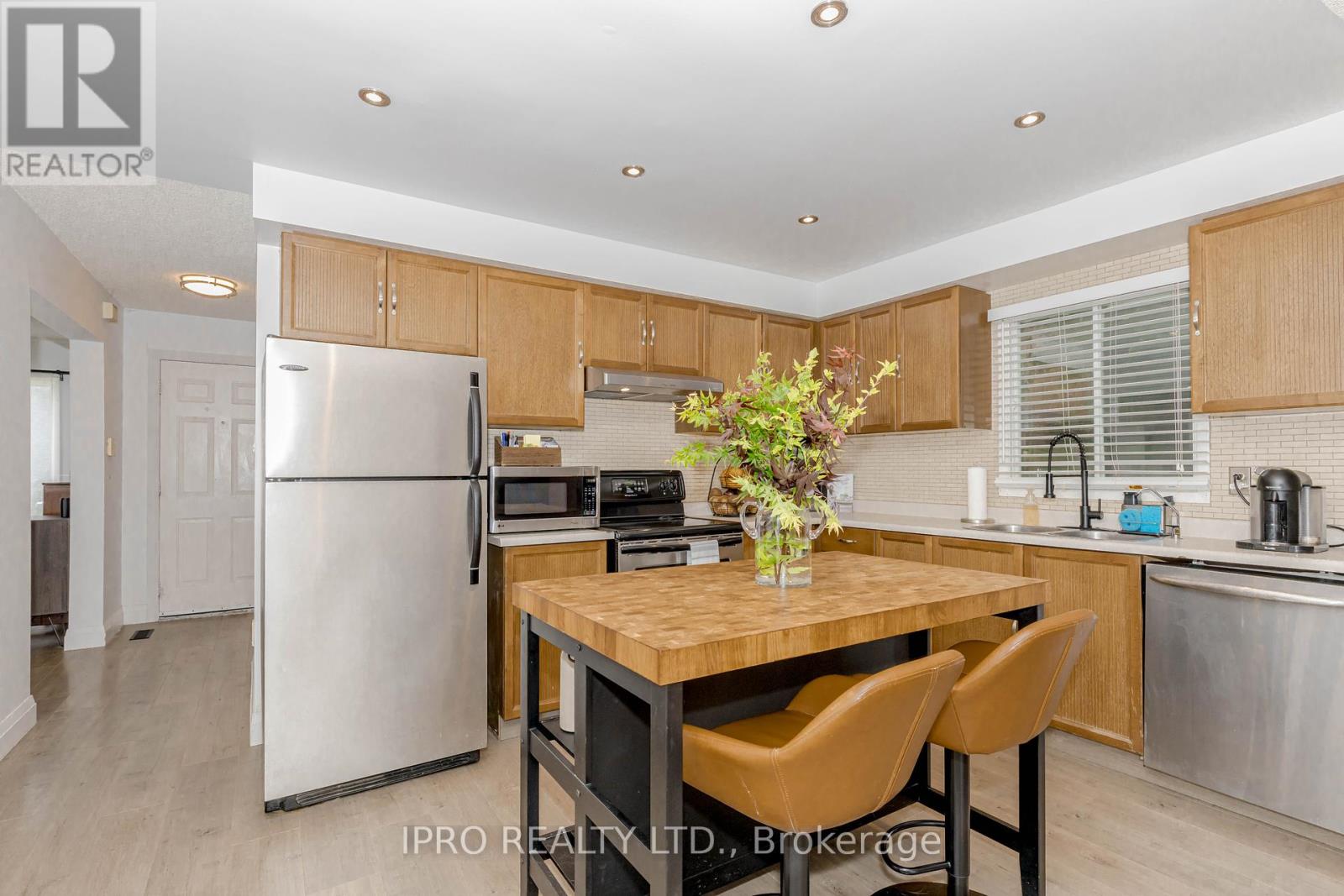 952 Ceremonial Drive, Mississauga, Ontario  L5R 3A7 - Photo 13 - W12212979