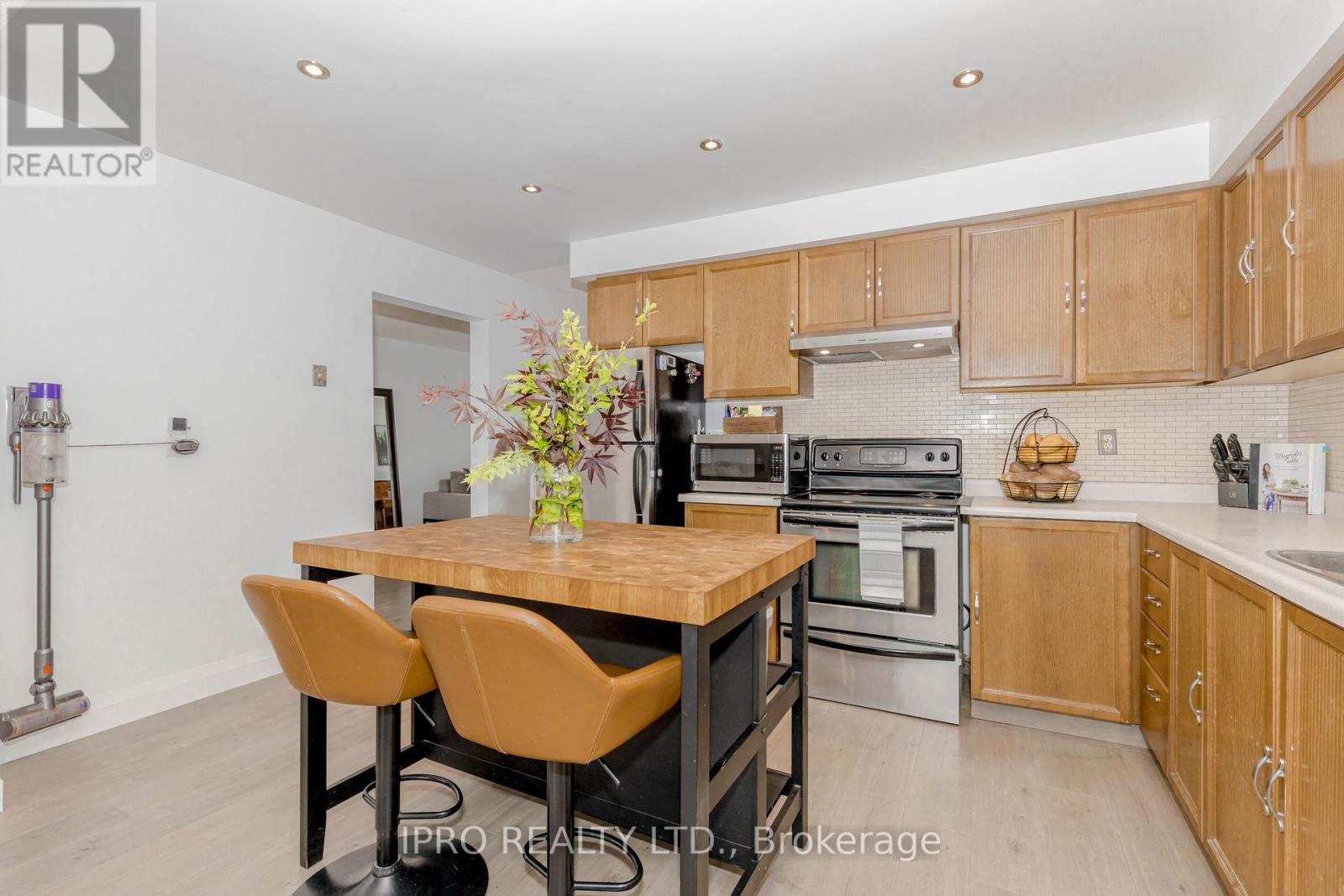 952 Ceremonial Drive, Mississauga, Ontario  L5R 3A7 - Photo 14 - W12212979