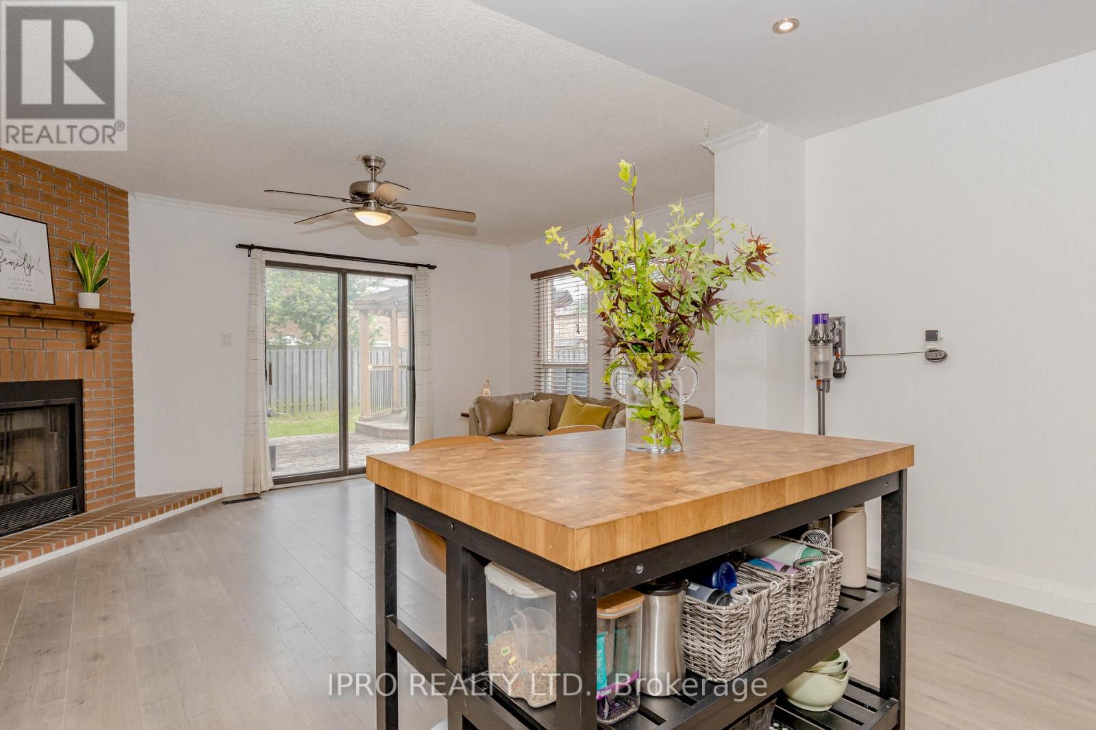 952 Ceremonial Drive, Mississauga, Ontario  L5R 3A7 - Photo 18 - W12212979