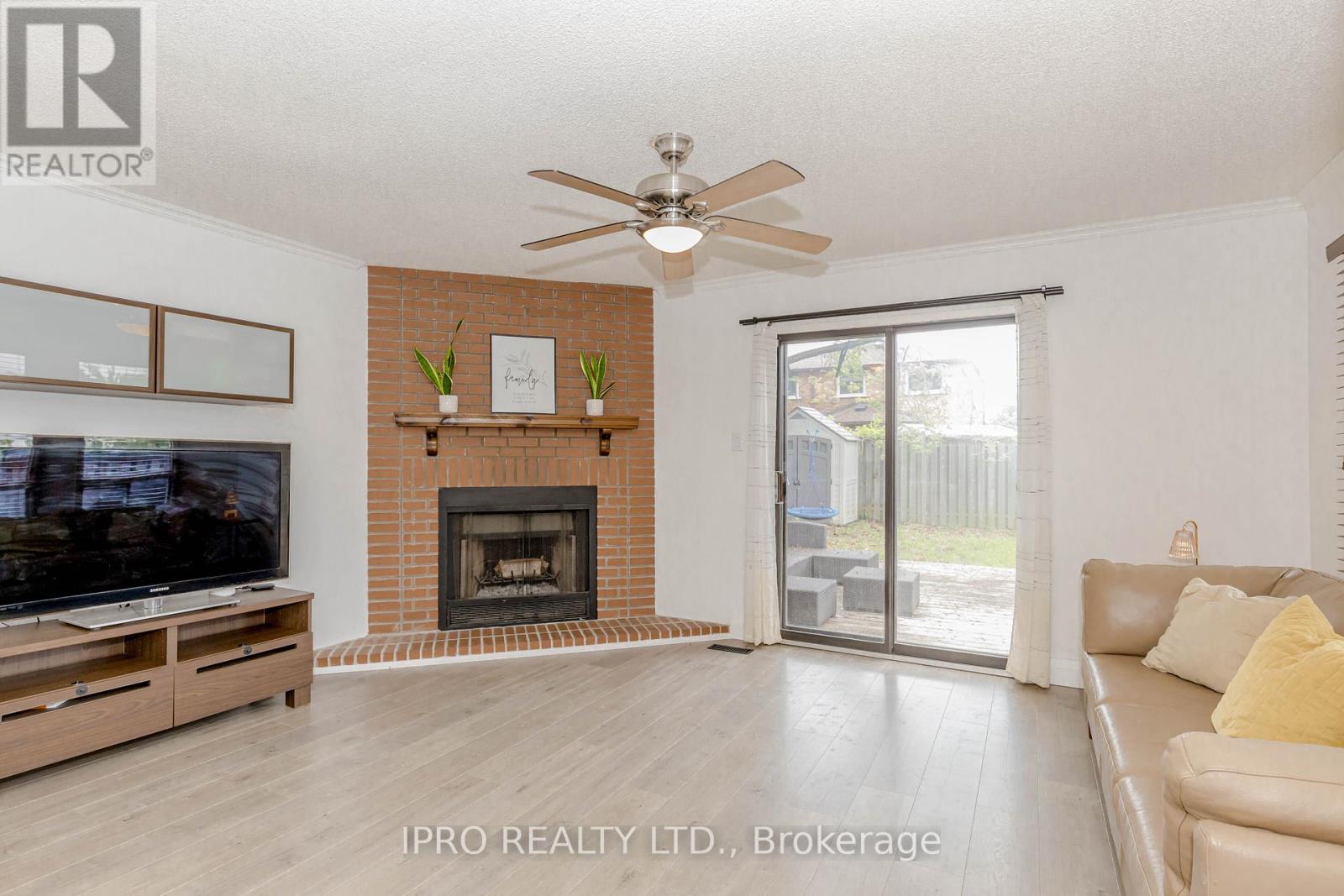 952 Ceremonial Drive, Mississauga, Ontario  L5R 3A7 - Photo 19 - W12212979