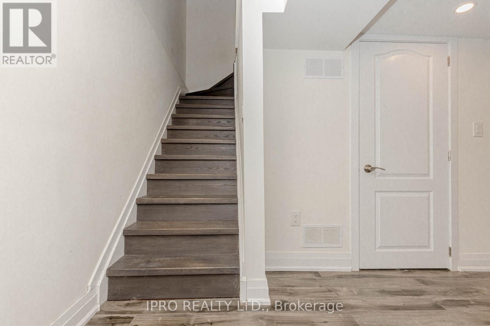 952 Ceremonial Drive, Mississauga, Ontario  L5R 3A7 - Photo 33 - W12212979