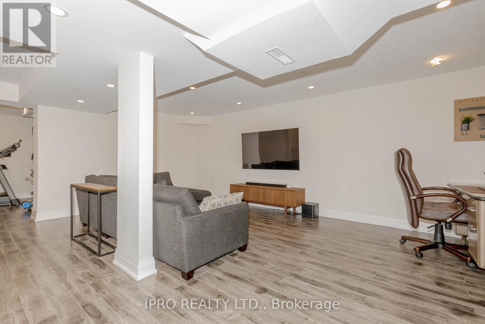 952 Ceremonial Drive, Mississauga, Ontario  L5R 3A7 - Photo 34 - W12212979
