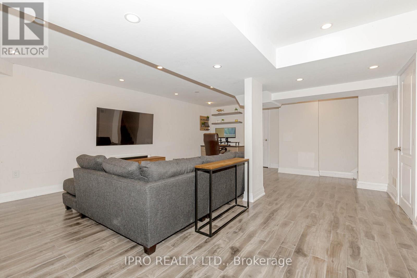 952 Ceremonial Drive, Mississauga, Ontario  L5R 3A7 - Photo 38 - W12212979