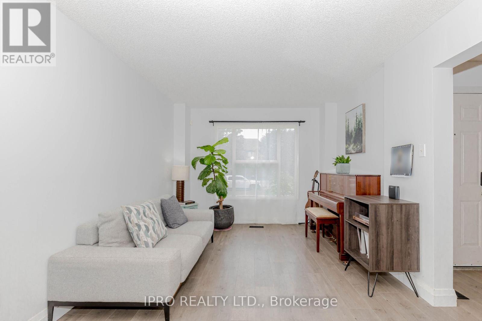 952 Ceremonial Drive, Mississauga, Ontario  L5R 3A7 - Photo 6 - W12212979