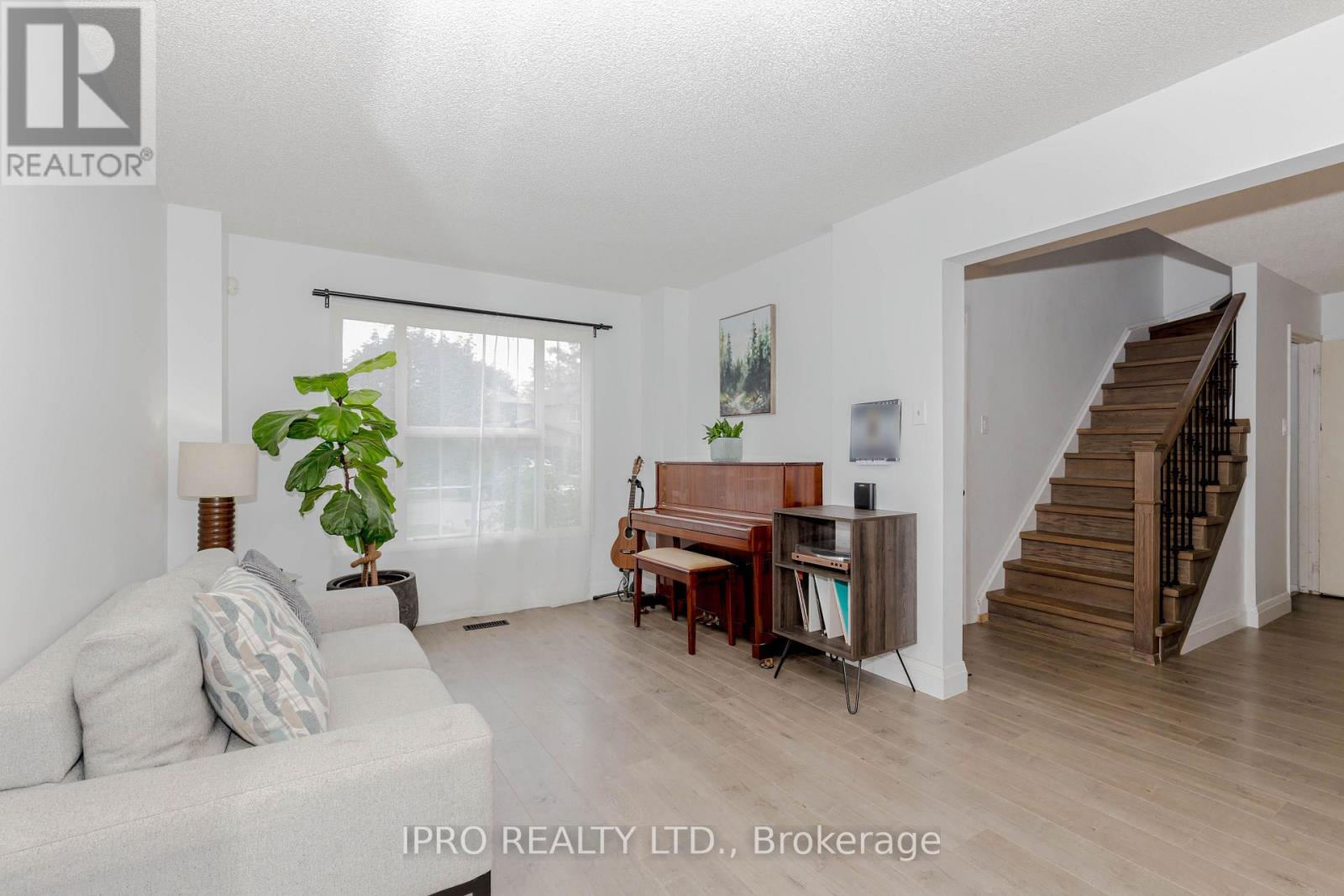 952 Ceremonial Drive, Mississauga, Ontario  L5R 3A7 - Photo 7 - W12212979