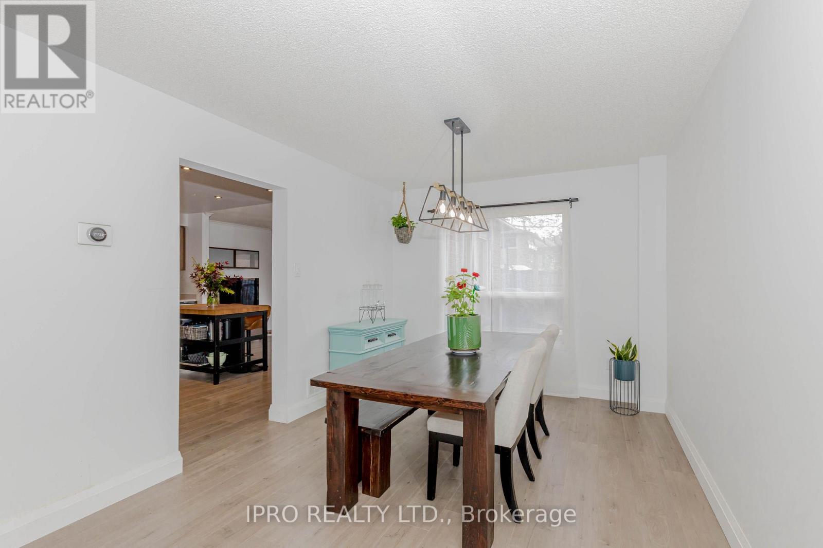 952 Ceremonial Drive, Mississauga, Ontario  L5R 3A7 - Photo 9 - W12212979