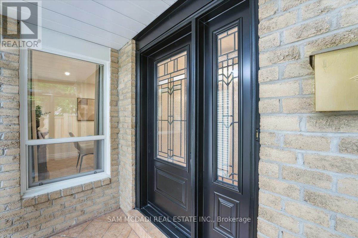 6486 Edenwood Drive, Mississauga (Meadowvale), Ontario  L5N 3K1 - Photo 2 - W12212997