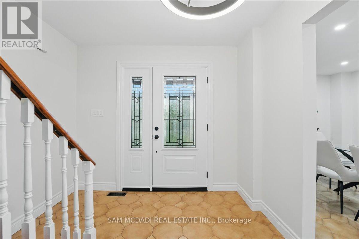 6486 Edenwood Drive, Mississauga (Meadowvale), Ontario  L5N 3K1 - Photo 3 - W12212997