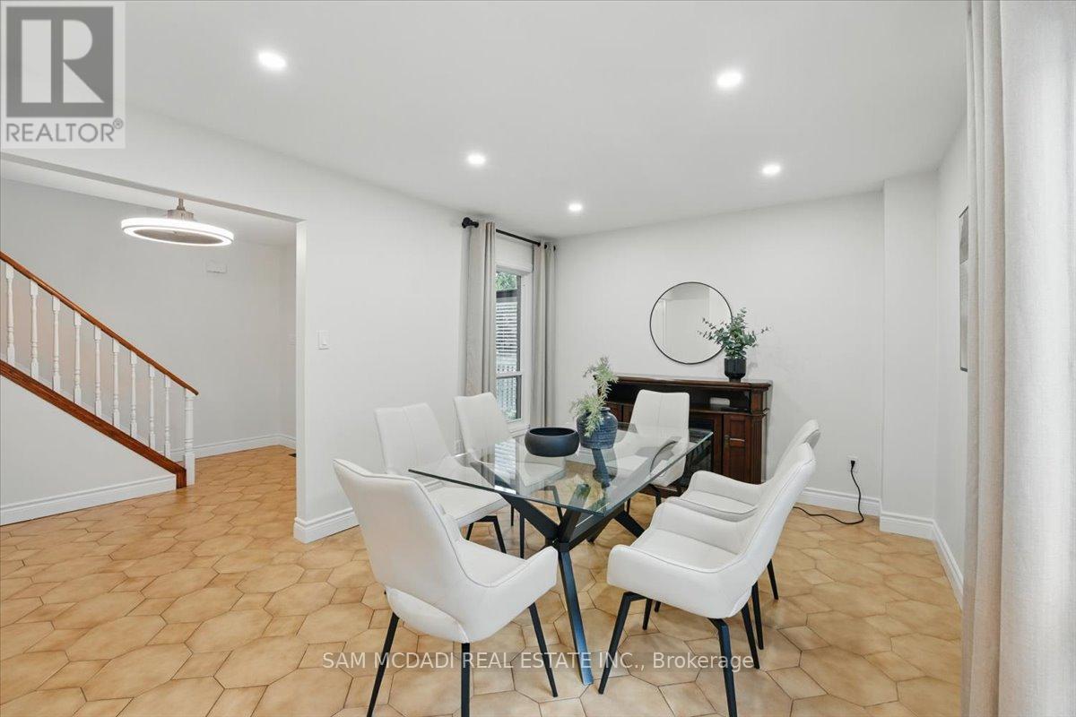 6486 Edenwood Drive, Mississauga (Meadowvale), Ontario  L5N 3K1 - Photo 4 - W12212997