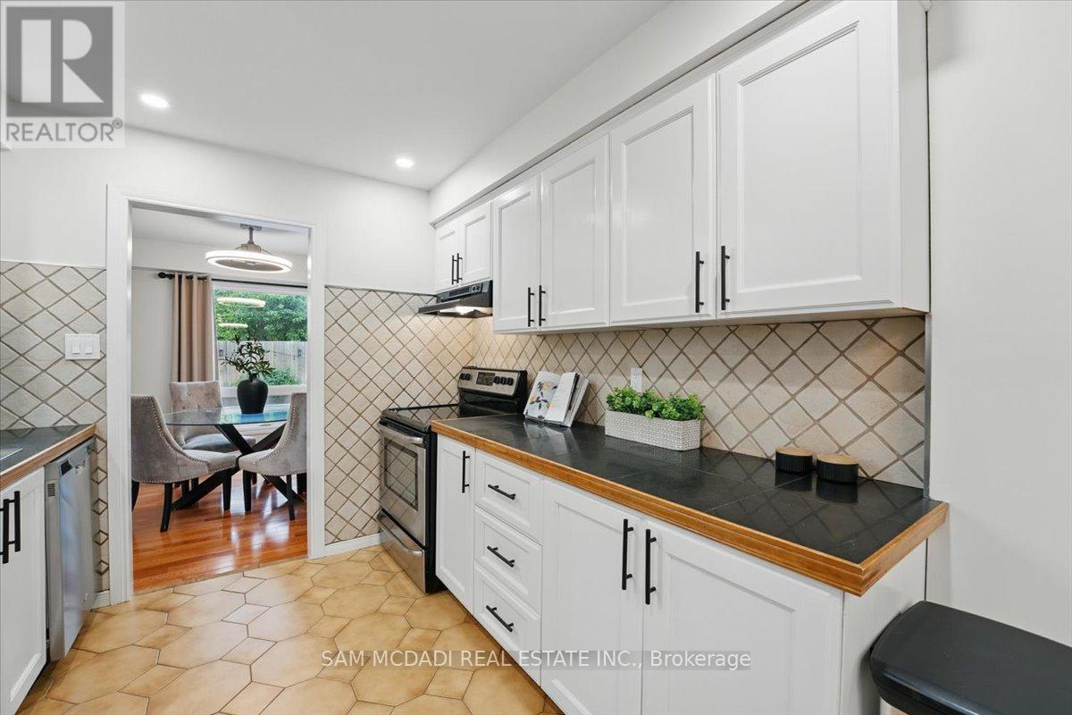 6486 Edenwood Drive, Mississauga (Meadowvale), Ontario  L5N 3K1 - Photo 7 - W12212997