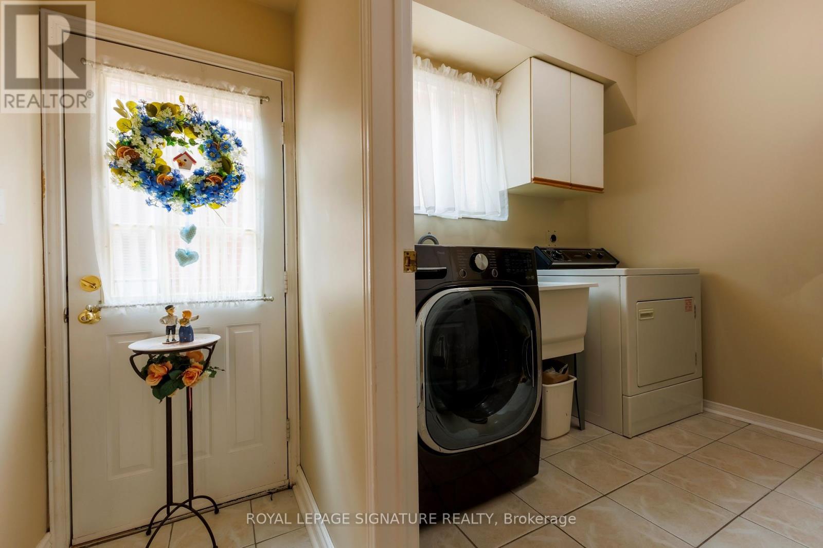 6827 Edenwood Drive, Mississauga (Meadowvale), Ontario  L5N 3X9 - Photo 18 - W12213004