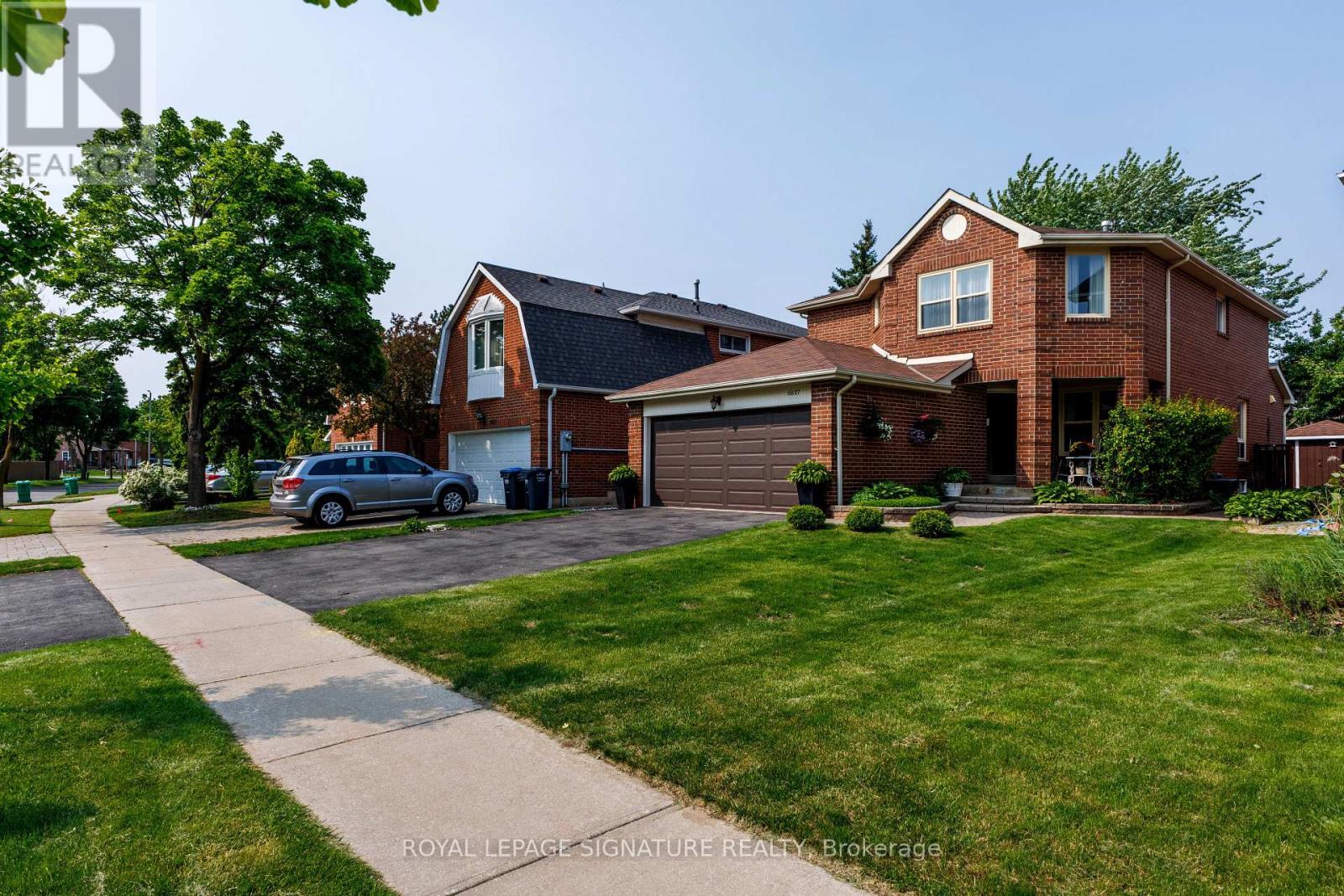 6827 Edenwood Drive, Mississauga (Meadowvale), Ontario  L5N 3X9 - Photo 3 - W12213004