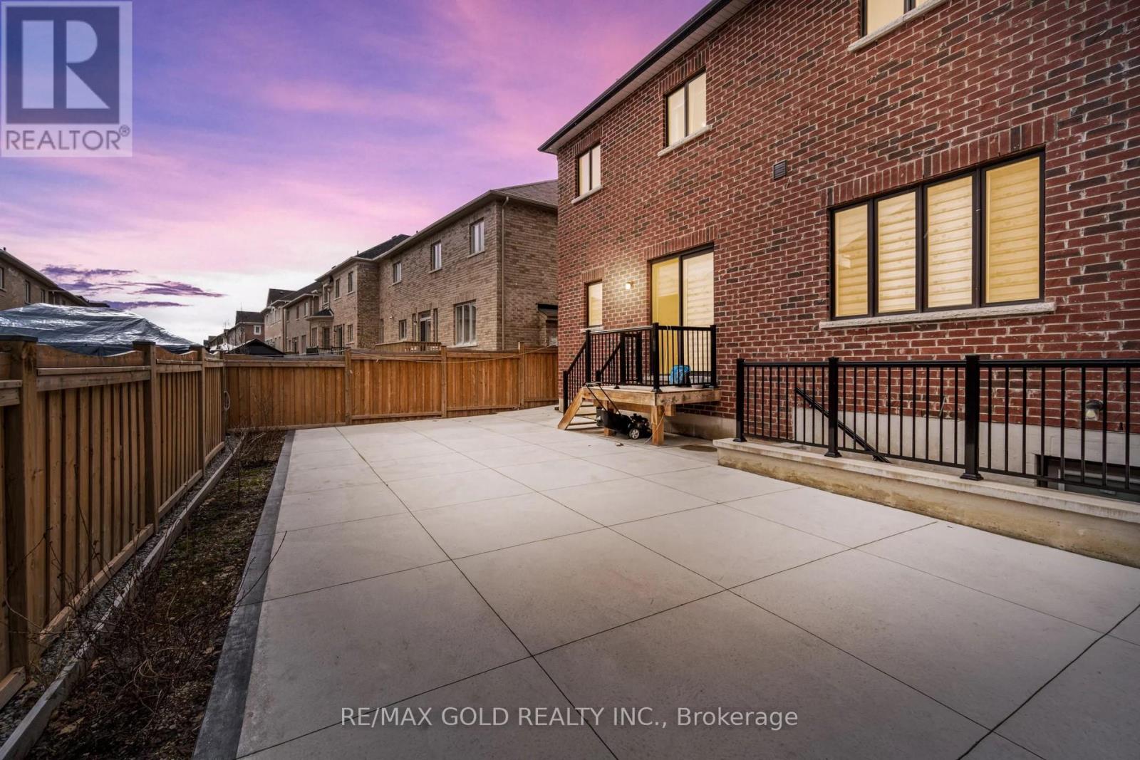 11 Carl Finlay Drive, Brampton (Toronto Gore Rural Estate), Ontario  L6P 4E2 - Photo 28 - W12213007