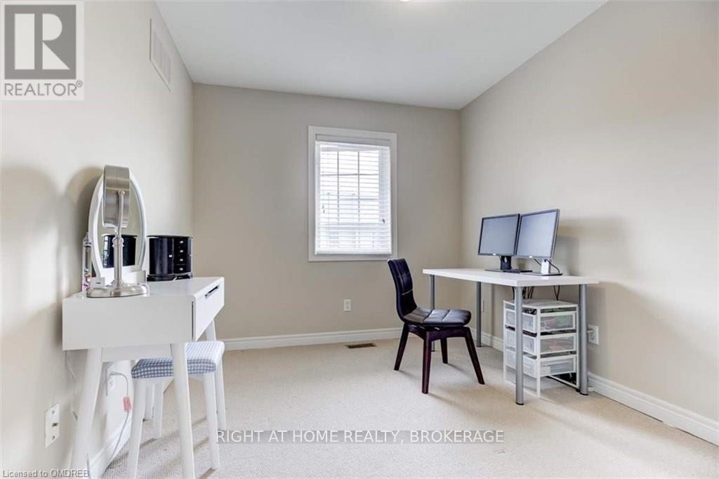 625 Forgett, Burlington, Ontario  L7L 0C5 - Photo 10 - W12213009