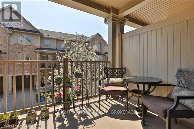 625 Forgett, Burlington, Ontario  L7L 0C5 - Photo 11 - W12213009
