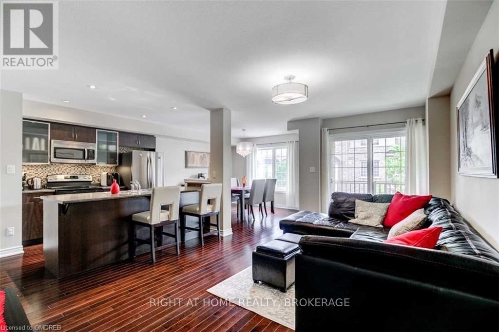 625 Forgett, Burlington, Ontario  L7L 0C5 - Photo 4 - W12213009