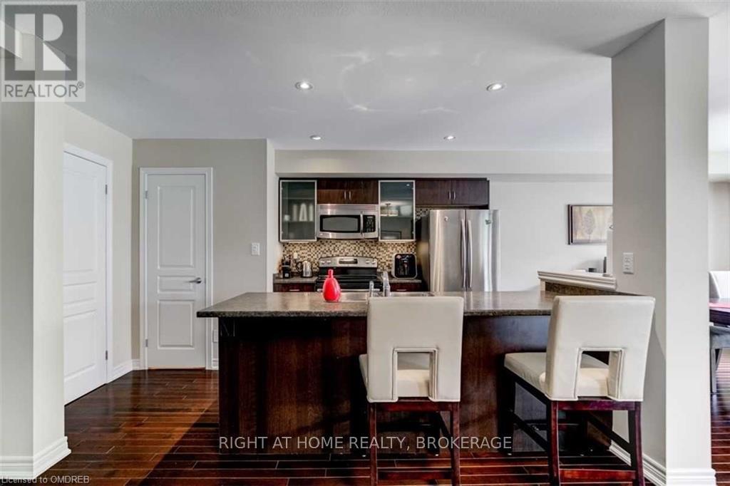 625 Forgett, Burlington, Ontario  L7L 0C5 - Photo 6 - W12213009