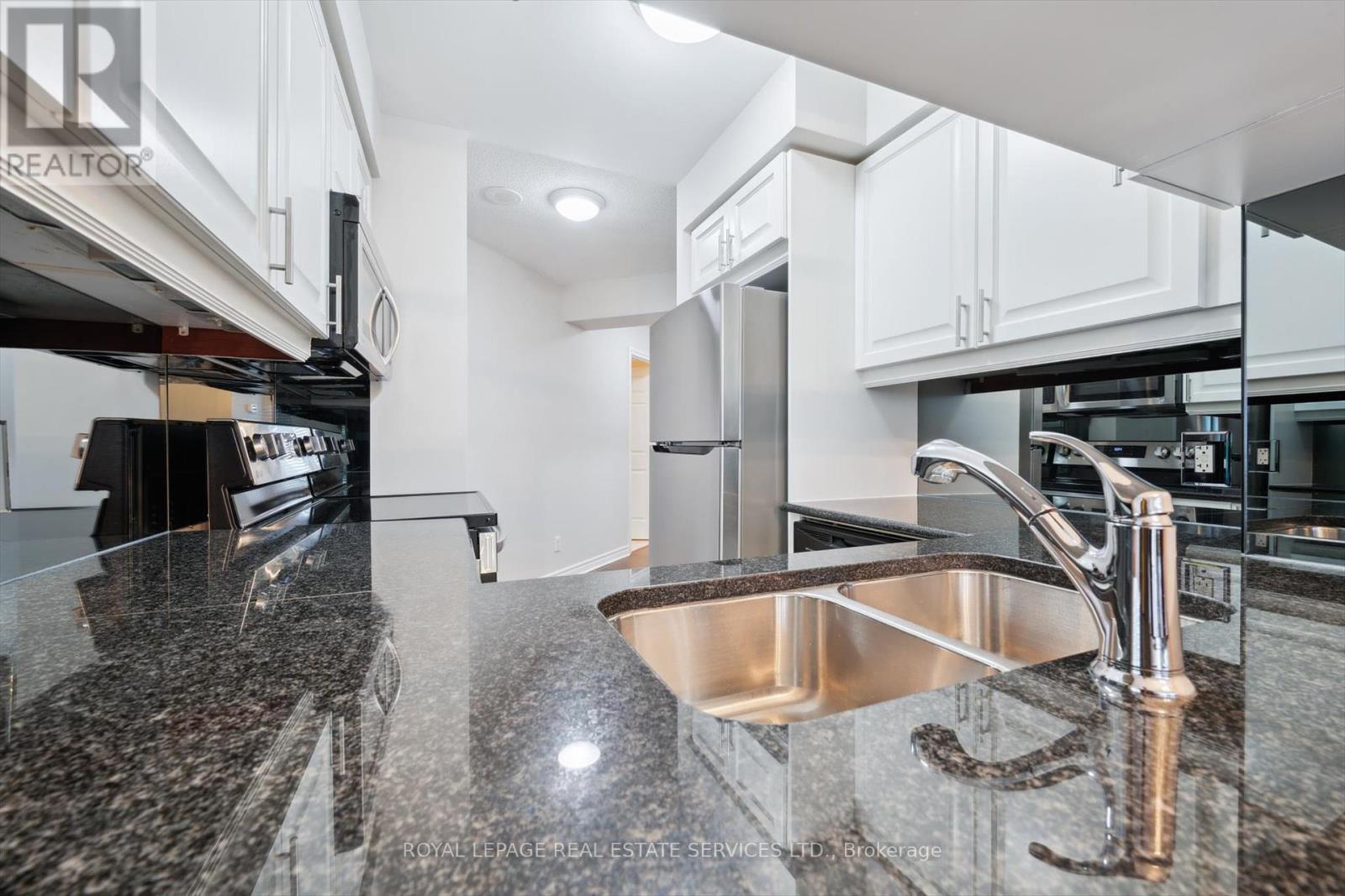 203 - 2325 Central Park Drive, Oakville (Ro River Oaks), Ontario  L6H 0E2 - Photo 10 - W12213010