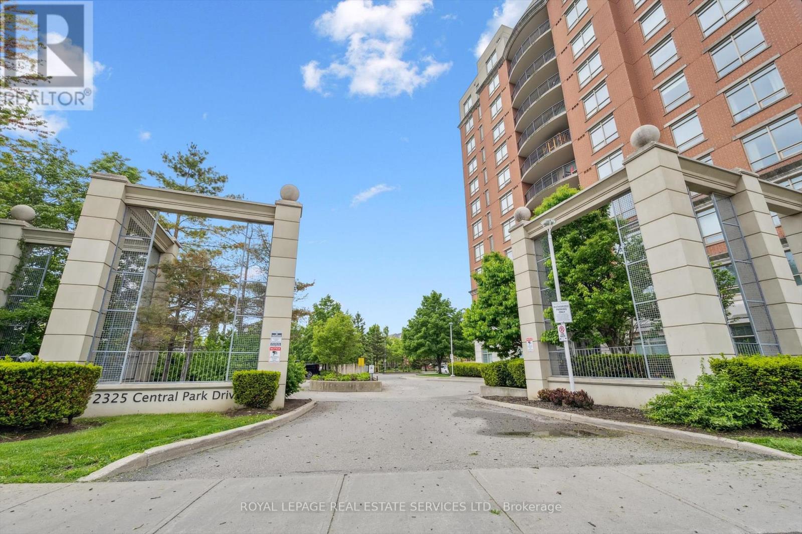 203 - 2325 Central Park Drive, Oakville (Ro River Oaks), Ontario  L6H 0E2 - Photo 3 - W12213010