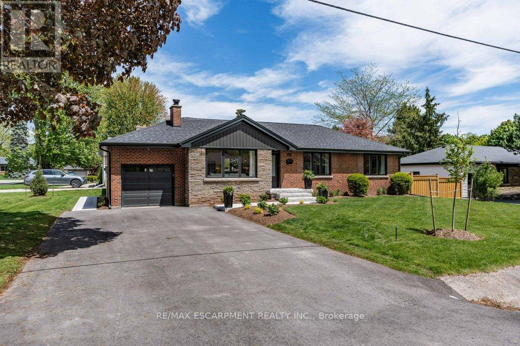 877 CONDOR DRIVE, Burlington, Ontario