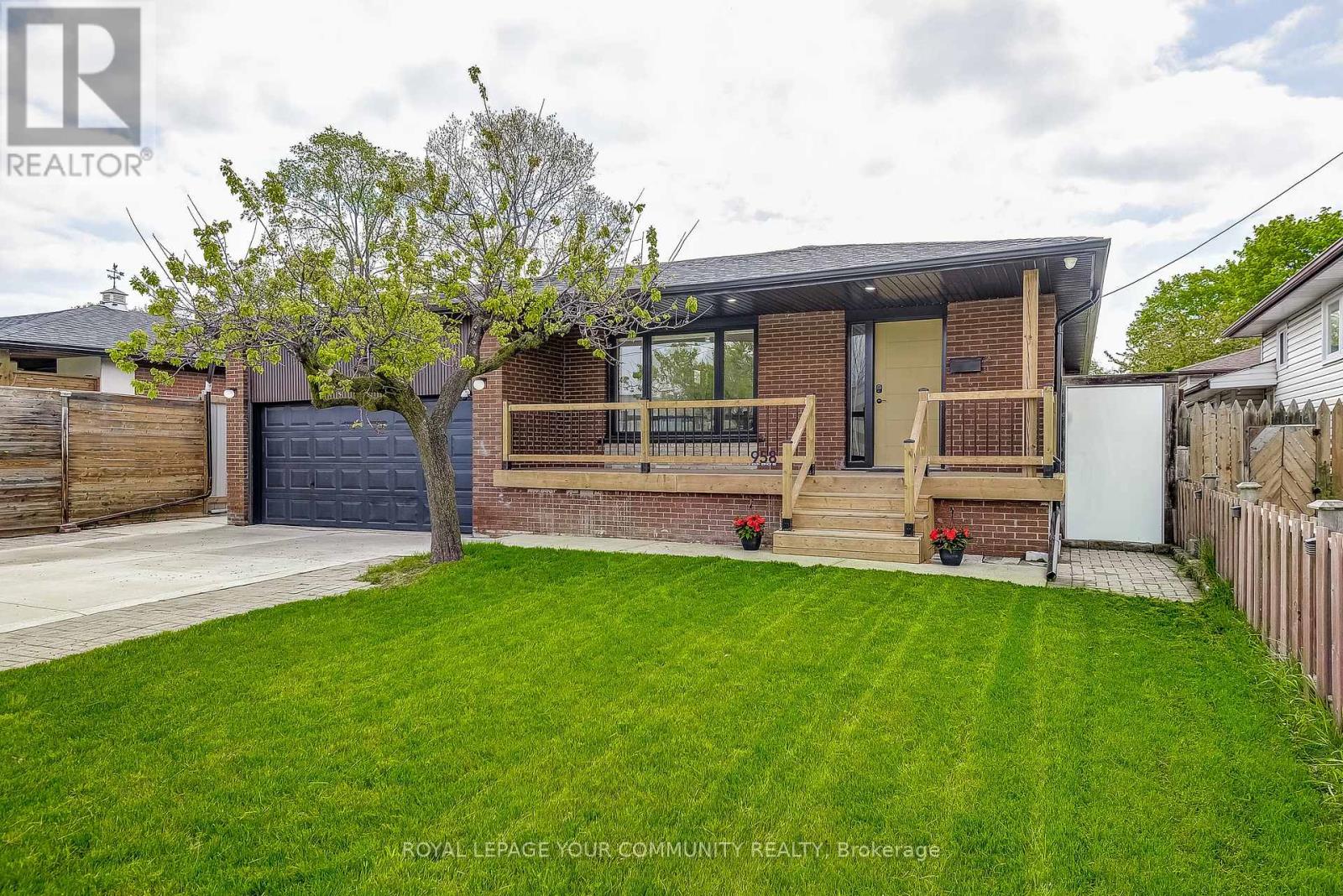 958 South Service Road, Mississauga (Lakeview), Ontario  L5E 1V1 - Photo 2 - W12213027