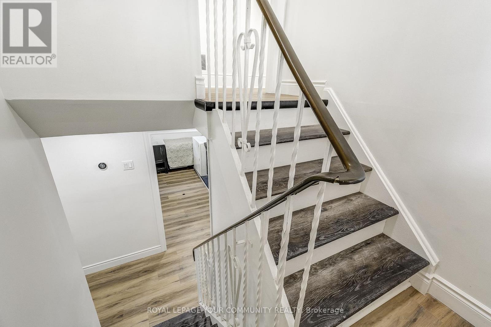 958 South Service Road, Mississauga (Lakeview), Ontario  L5E 1V1 - Photo 29 - W12213027