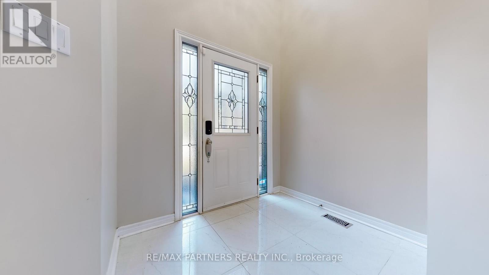 71 Alpine Crescent, Richmond Hill, Ontario  L4S 1W1 - Photo 2 - N12211173