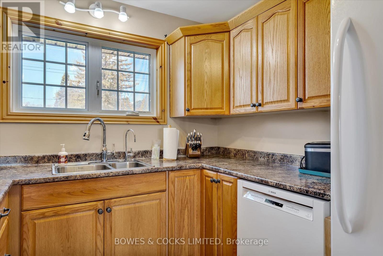240 Lakeshore Drive, Kawartha Lakes, Ontario  K0M 1A0 - Photo 13 - X12213204