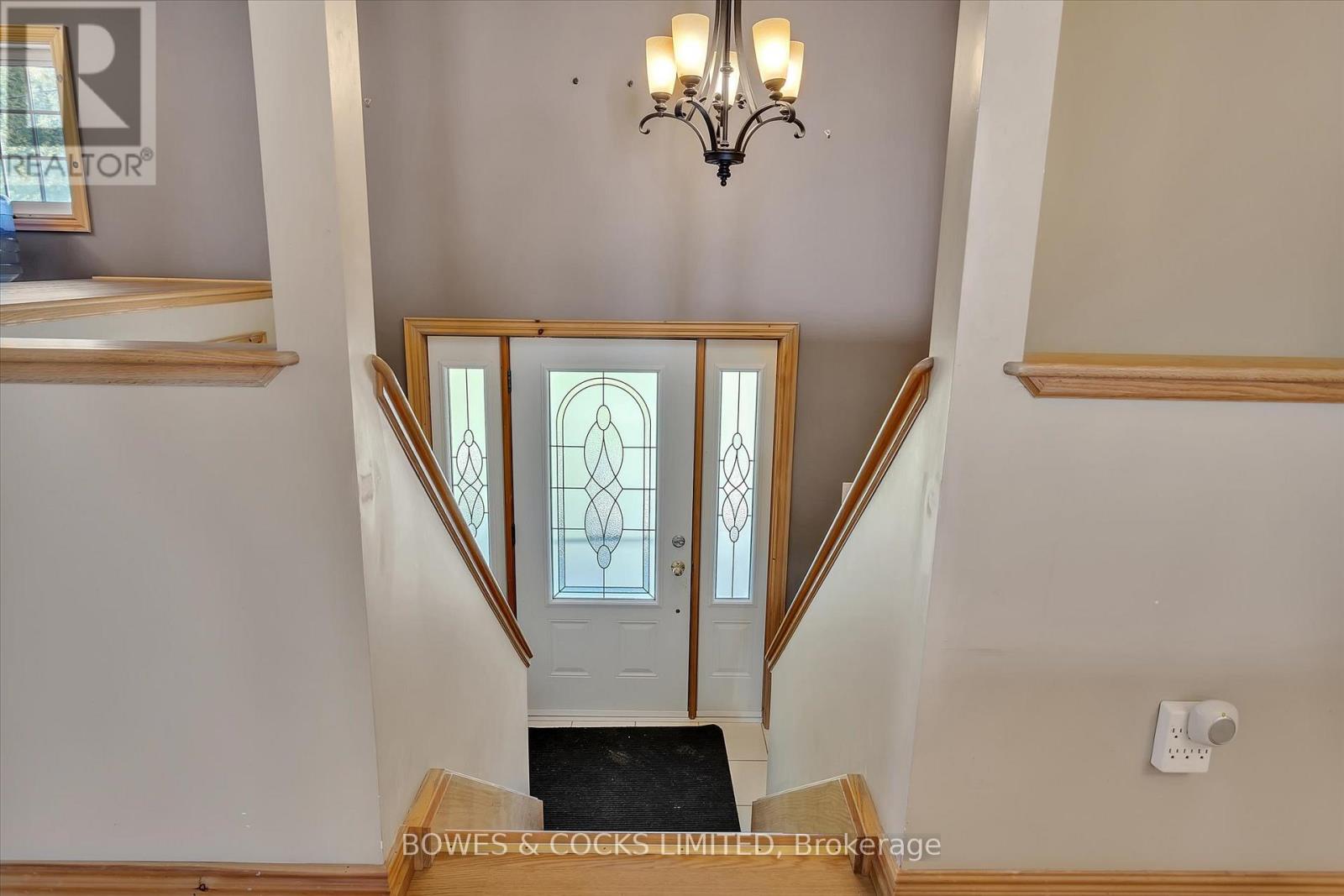 240 Lakeshore Drive, Kawartha Lakes, Ontario  K0M 1A0 - Photo 7 - X12213204
