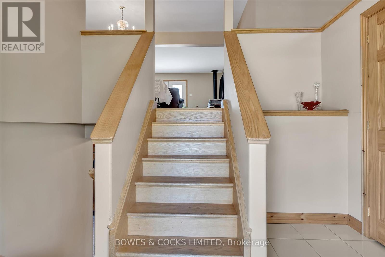 240 Lakeshore Drive, Kawartha Lakes, Ontario  K0M 1A0 - Photo 8 - X12213204