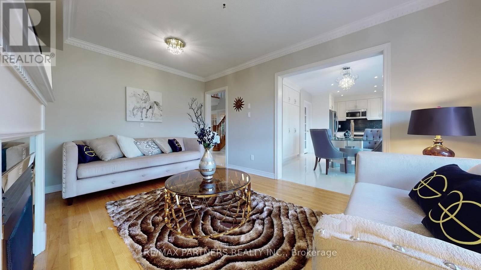 71 Alpine Crescent, Richmond Hill, Ontario  L4S 1W1 - Photo 5 - N12211173