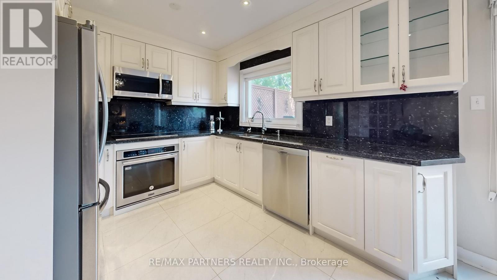 71 Alpine Crescent, Richmond Hill, Ontario  L4S 1W1 - Photo 8 - N12211173
