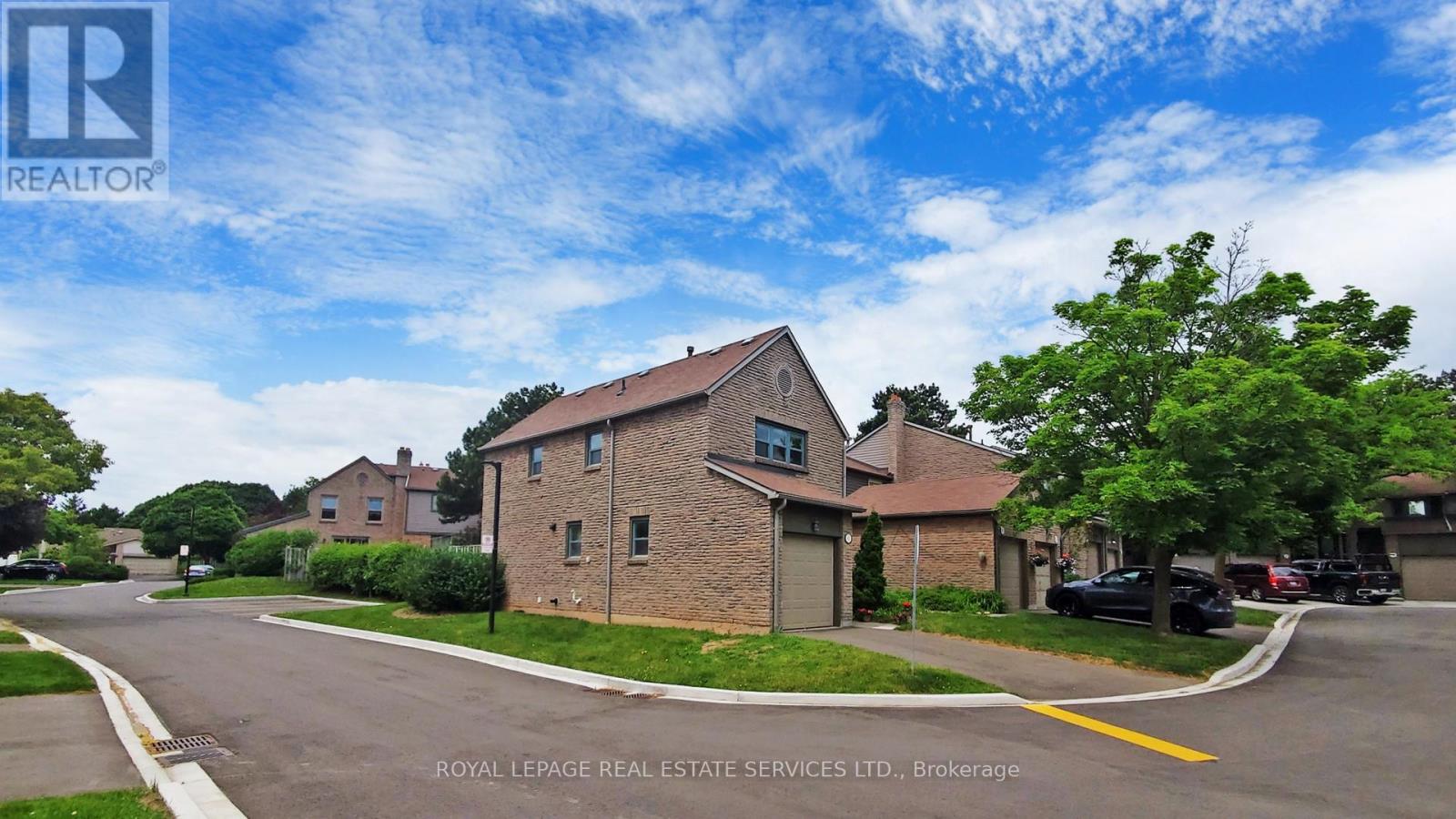 42 - 4111 Arbour Green Drive, Mississauga (Erin Mills), Ontario  L5L 2Z2 - Photo 2 - W12211257