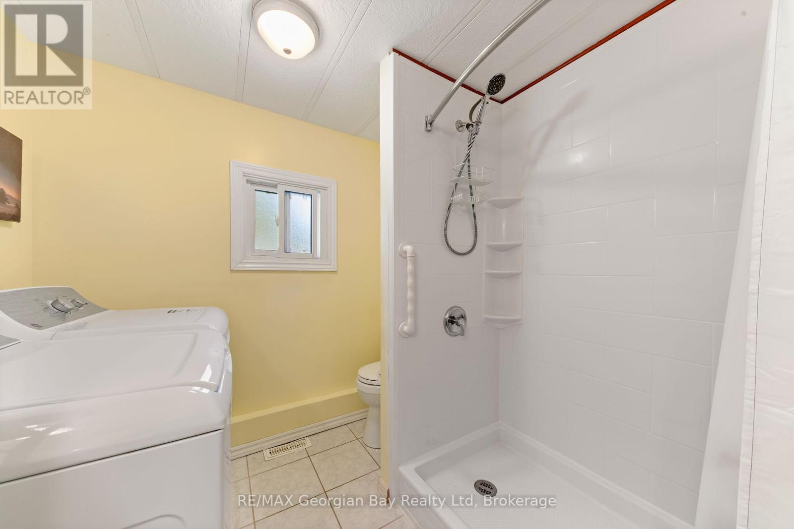 3 Lakeshore Road, Midland, Ontario  L4R 0B9 - Photo 17 - S12213140