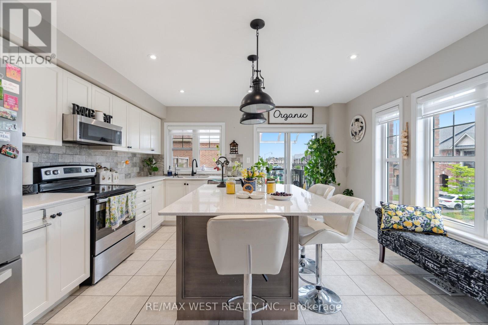 70 Hogan Manor Drive, Brampton, Ontario  L7A 4V3 - Photo 14 - W12212757